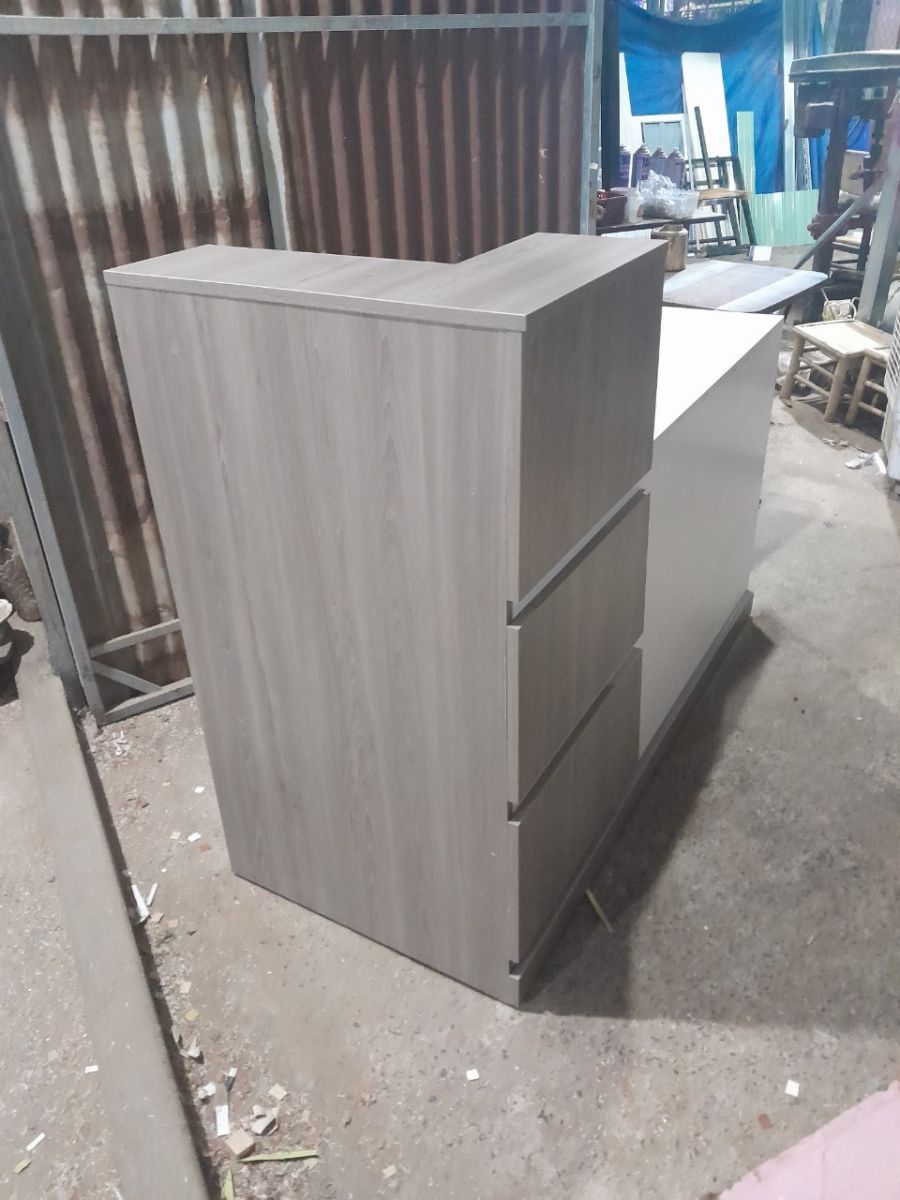 QUẦY LỄ TÂN VĂN PHÒNG