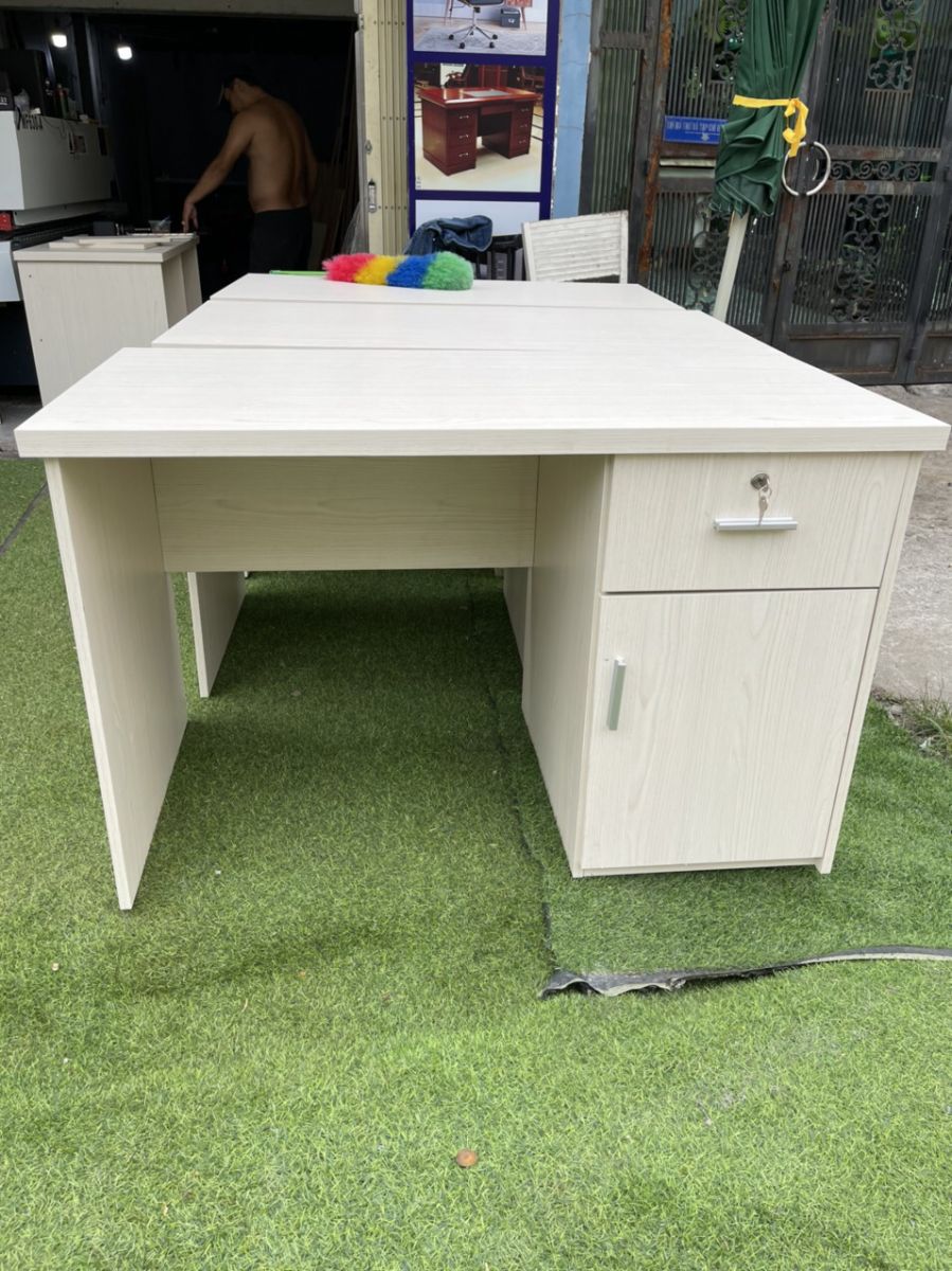 Bàn nhân viên 2 ngăn chạy viền PT027