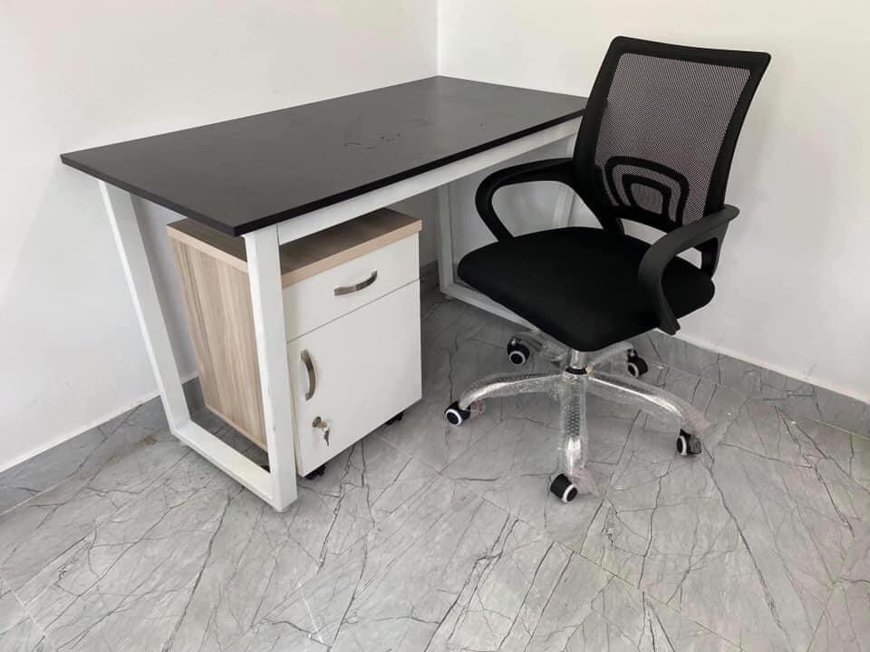 Bộ bàn chữ U kèm ghế và tủ mini