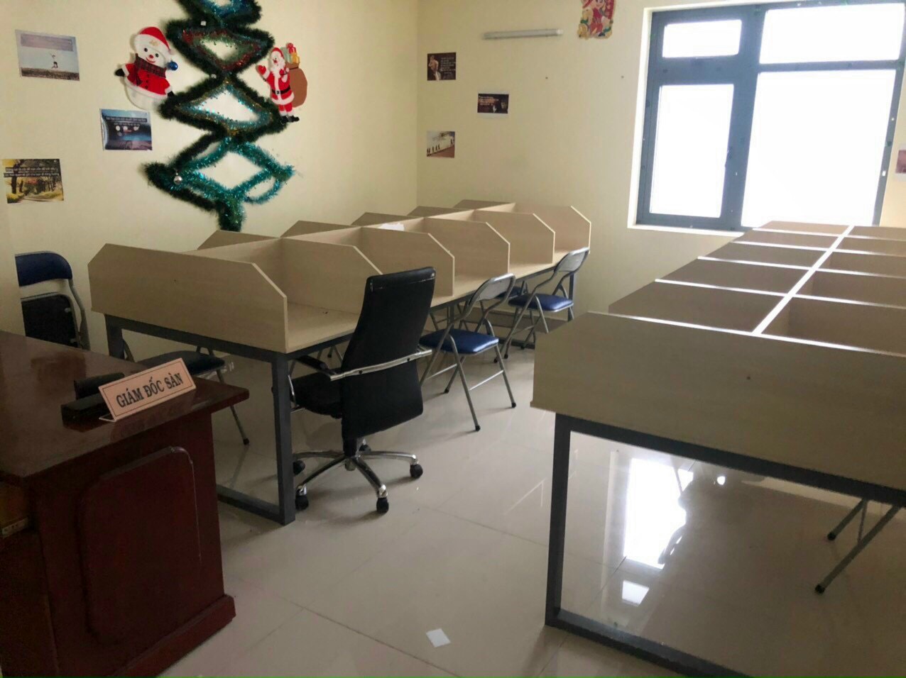 Bàn Vách Ngăn 6 Chỗ PT052