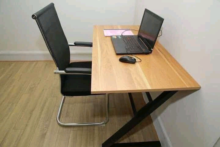 Bàn chân chữ Z kèm ghế chân quỳ lưng cao