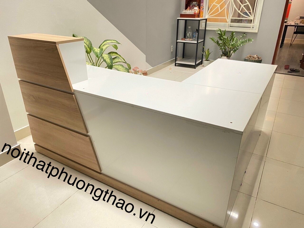 Quầy lễ tân QLTPT001