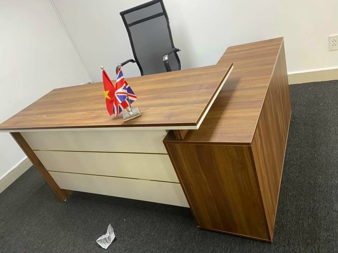 Bàn Trưởng Phòng PT068