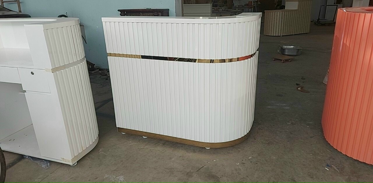 Bàn lễ tân spa bo cong  PT1004