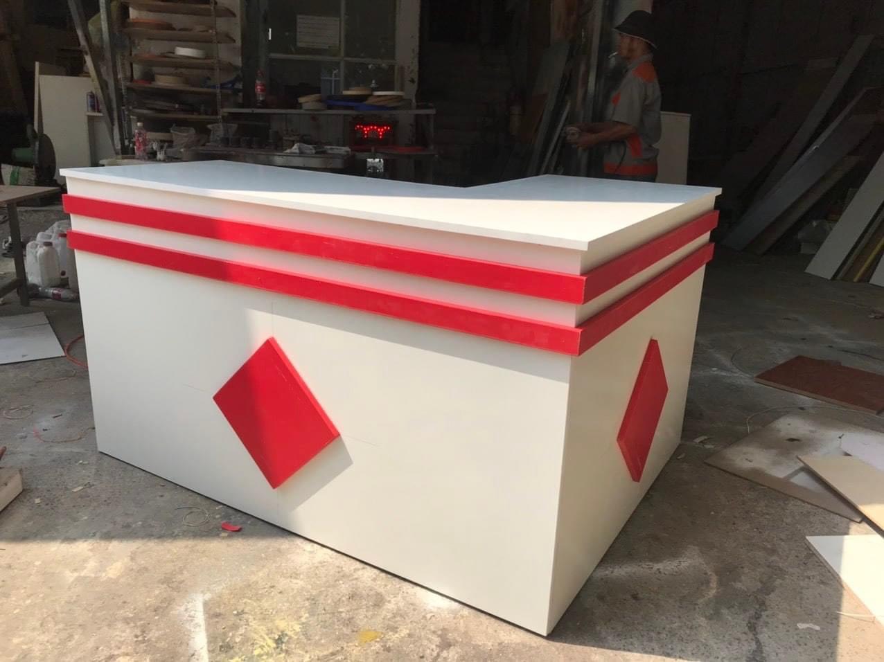 quầy lễ tân thiết kế L đơn giản tiện lợi PT1024