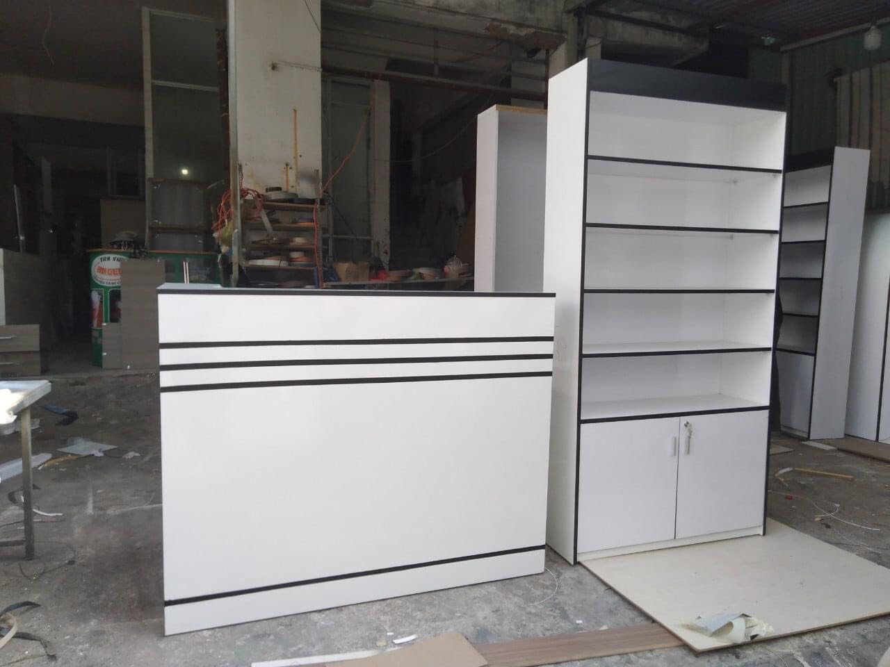 combo quầy lễ tân và tủ trưng bày PT1034