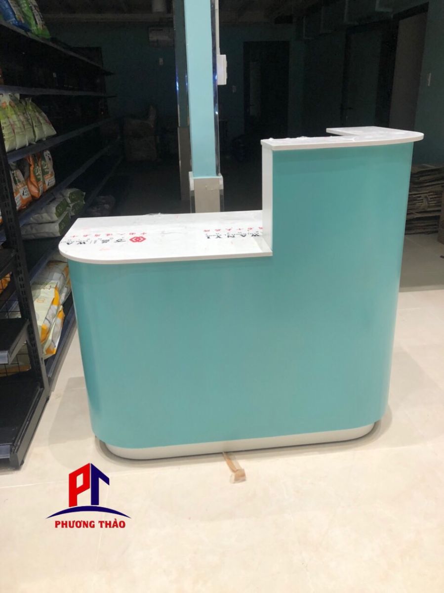 Quầy lễ tân thẳng bo cong  PT1086