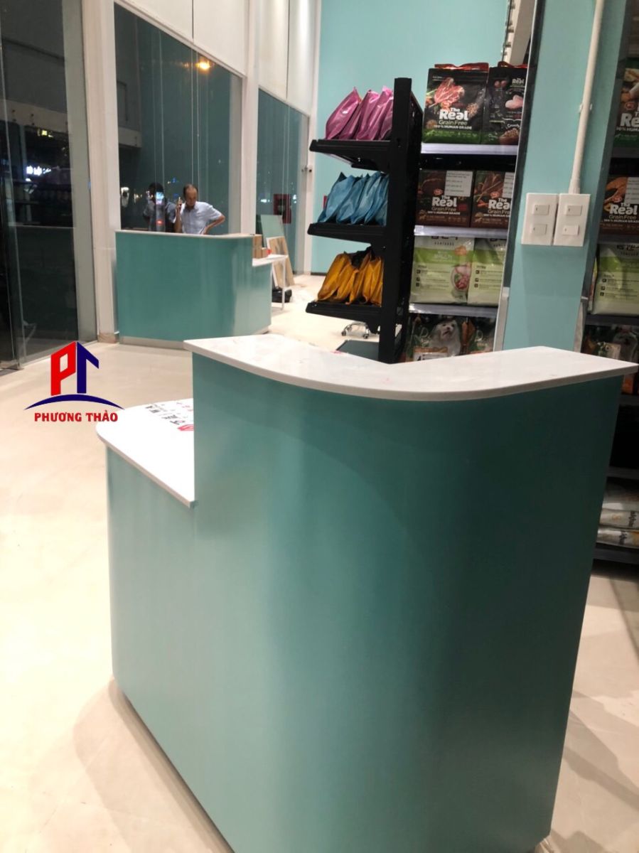 Quầy lễ tân thẳng bo cong  PT1086