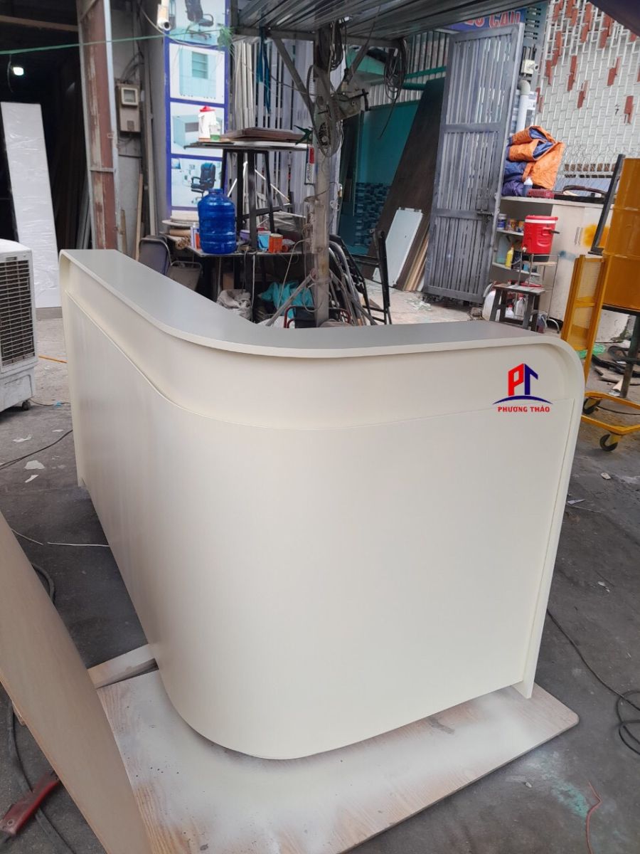 Quầy lễ tân bo cong gợn sóng PT1090